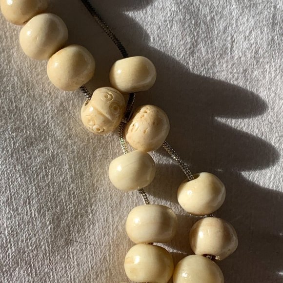 Necklace and Round Earrings, with carved bone beads, 16", 925 silver chain - Picture 5 of 6